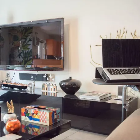 Apartment Designer's Close To City Center *